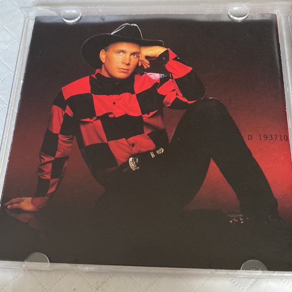 🎶PRICING🎶 Garth Brooks In Pieces Music CD - Picture 2 of 7
